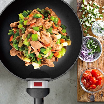 金刚旋风无油烟炒锅